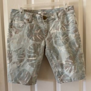 Cabi shorts, tropical pint, sz 4, NWOT